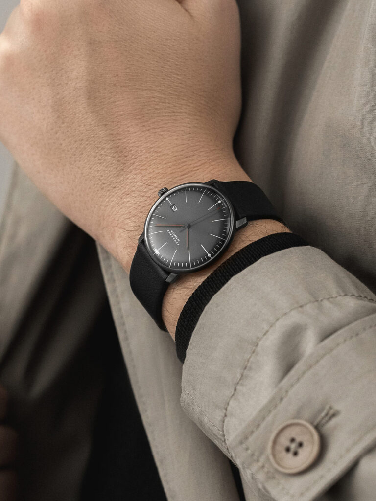 Junghans Max Bill Bauhaus Rückseite Uhr am Arm