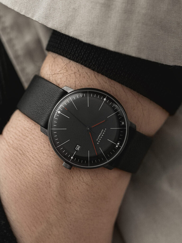 Junghans Max Bill Bauhaus Rückseite Uhr am Arm